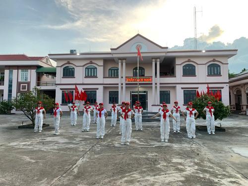 Đồng diễn dân vũ 13